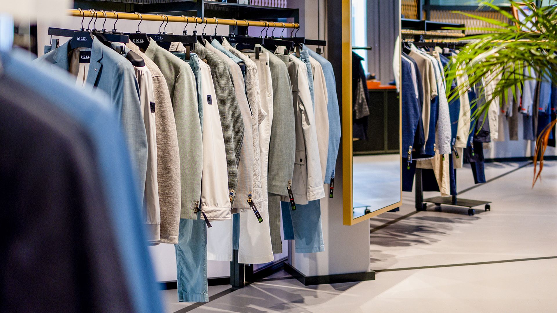 Kleidung in einem Showroom